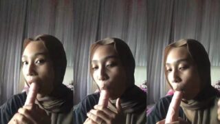Bokep cewek malaysia colmek jilbab jilatin dildo