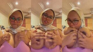 Bokepind cewek tobrut kacamata malaysia sange